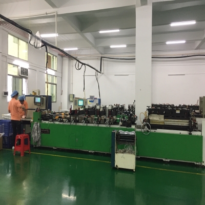 自立拉鏈制袋機(jī)2臺